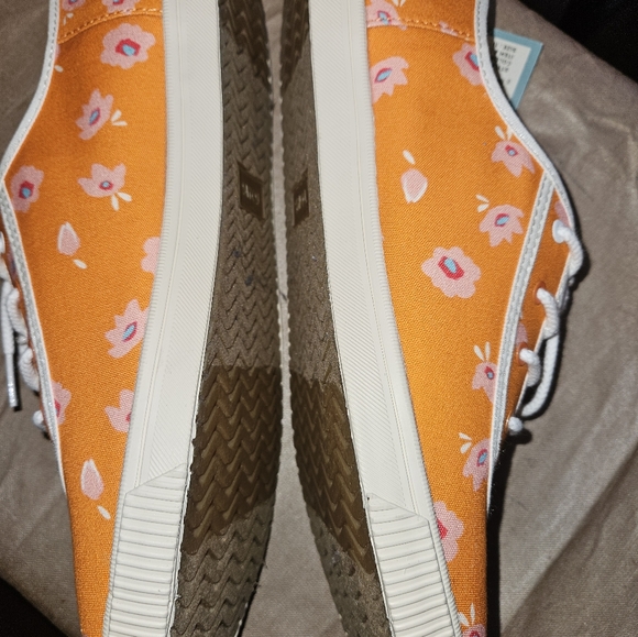 TOMS Orange Persimmon Sprint Floral Print Lace Up Sneaker Women's 11 - Picture 7 of 10